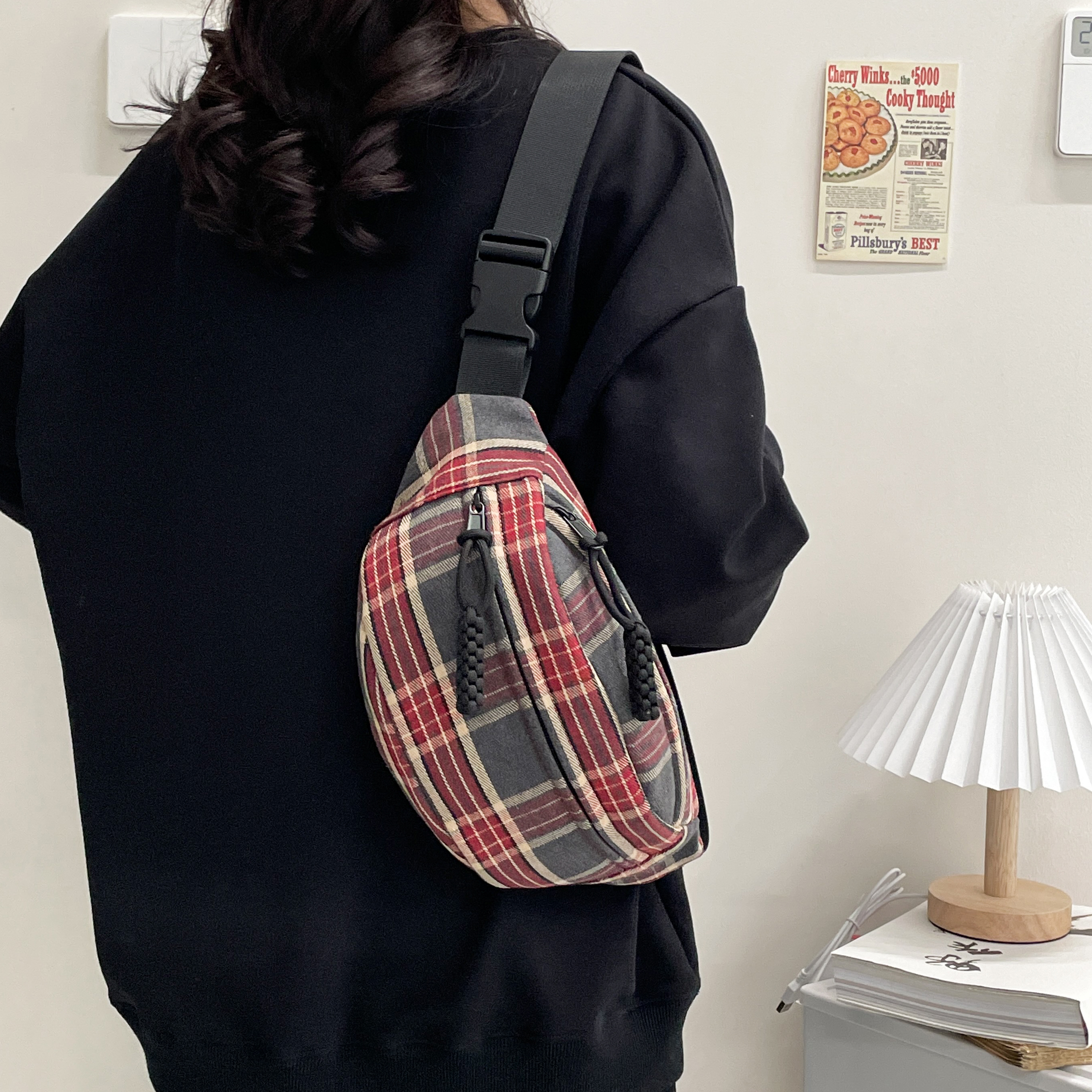 Unisex Nylon Solid Color Vacation Sewing Thread Square Zipper Shoulder Bag display picture 7