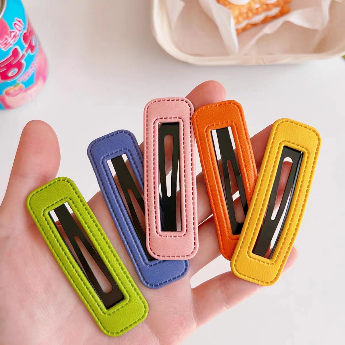 Women's Vacation Modern Style Classic Style Square Pu Leather Plastic Hair Clip display picture 2