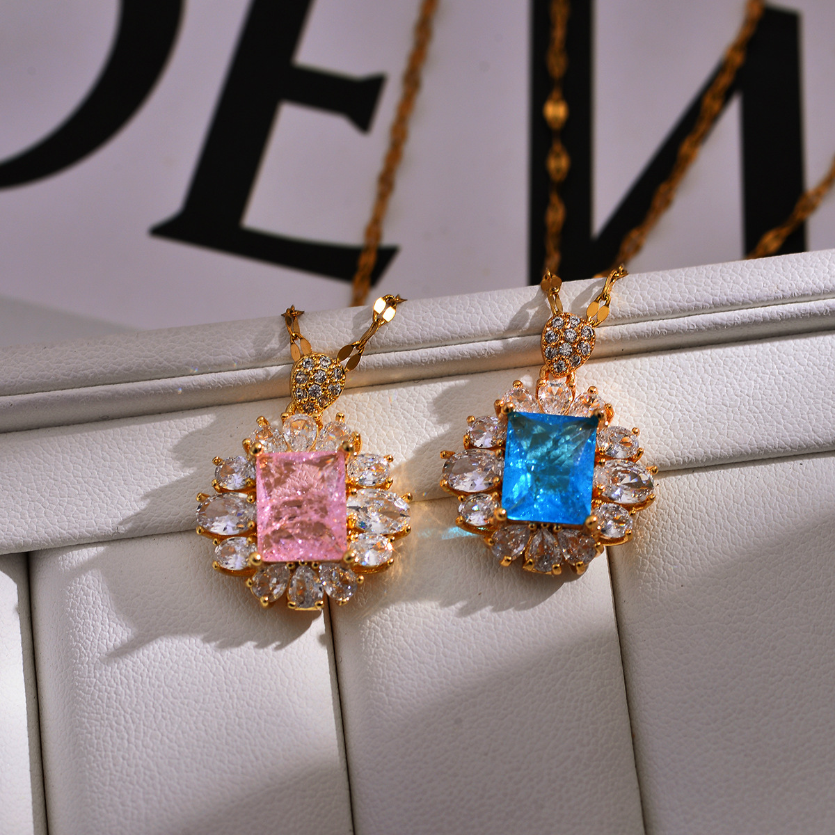 Elegant Floral Rhinestone Copper Artificial Diamond Pendant Necklace In Bulk display picture 6