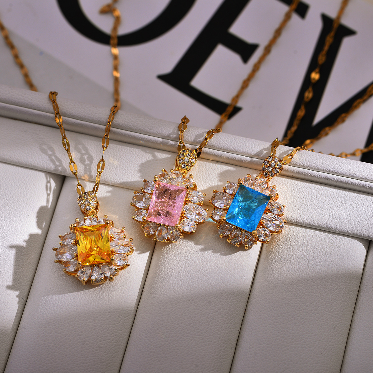 Elegant Floral Rhinestone Copper Artificial Diamond Pendant Necklace In Bulk display picture 7