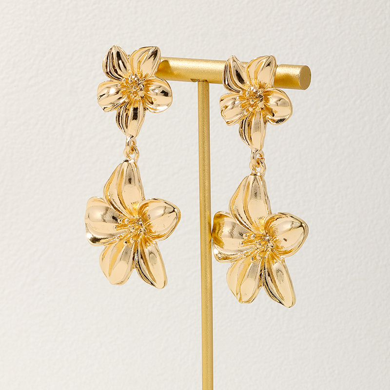 1 Piece Elegant Sweet Flower Petal Alloy Drop Earrings display picture 1