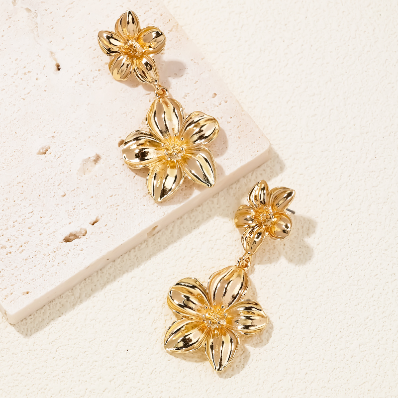 1 Piece Elegant Sweet Flower Petal Alloy Drop Earrings display picture 2