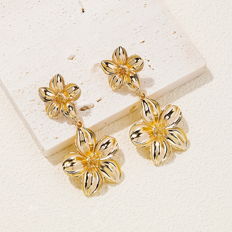 1 Piece Elegant Sweet Flower Petal Alloy Drop Earrings display picture 4