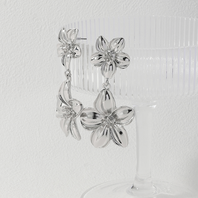 1 Stück Elegant Süss Blume Blütenblatt Legierung Tropfenohrringe display picture 8