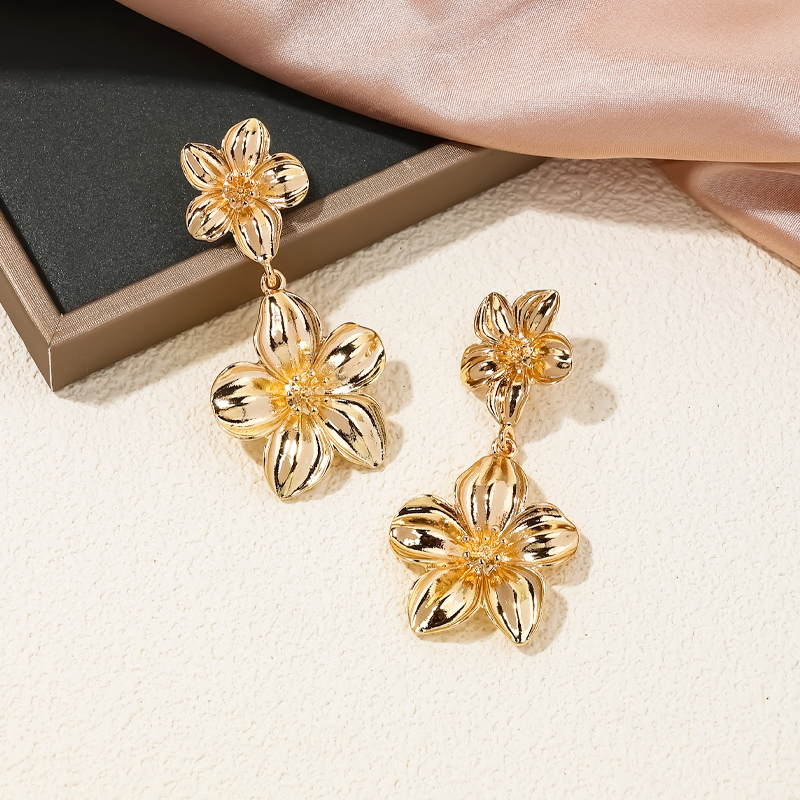 1 Piece Elegant Sweet Flower Petal Alloy Drop Earrings display picture 6