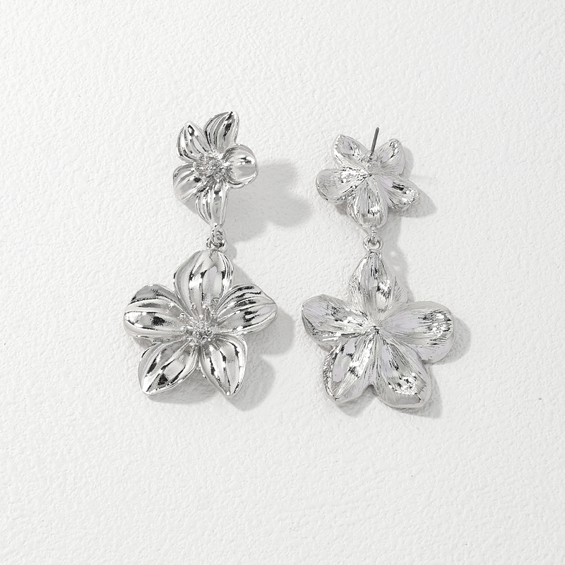 1 Piece Elegant Sweet Flower Petal Alloy Drop Earrings display picture 10