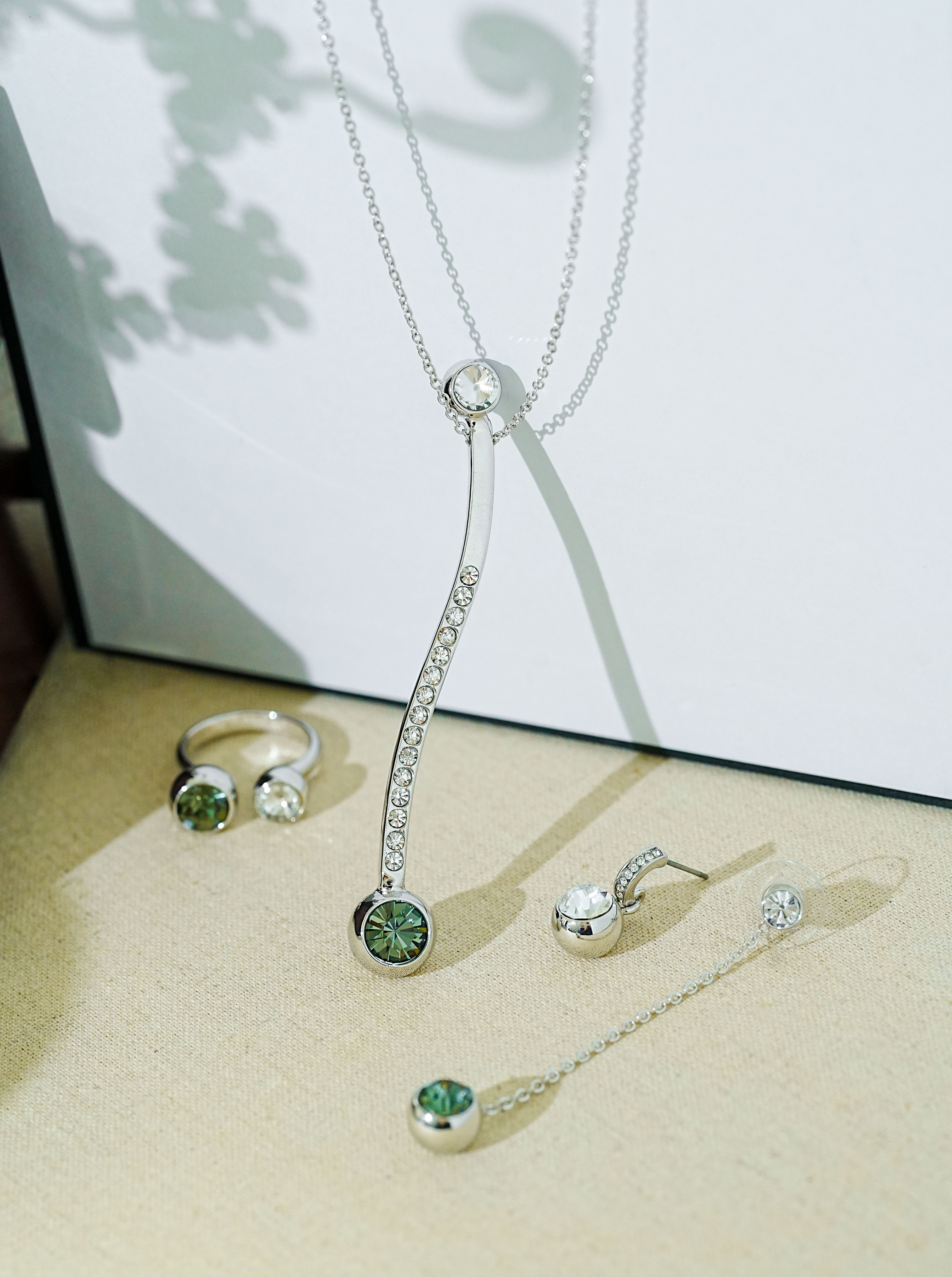 Elegant Glam Geometric Alloy Inlay Rhinestones Platinum Plated Women's Jewelry Set display picture 4