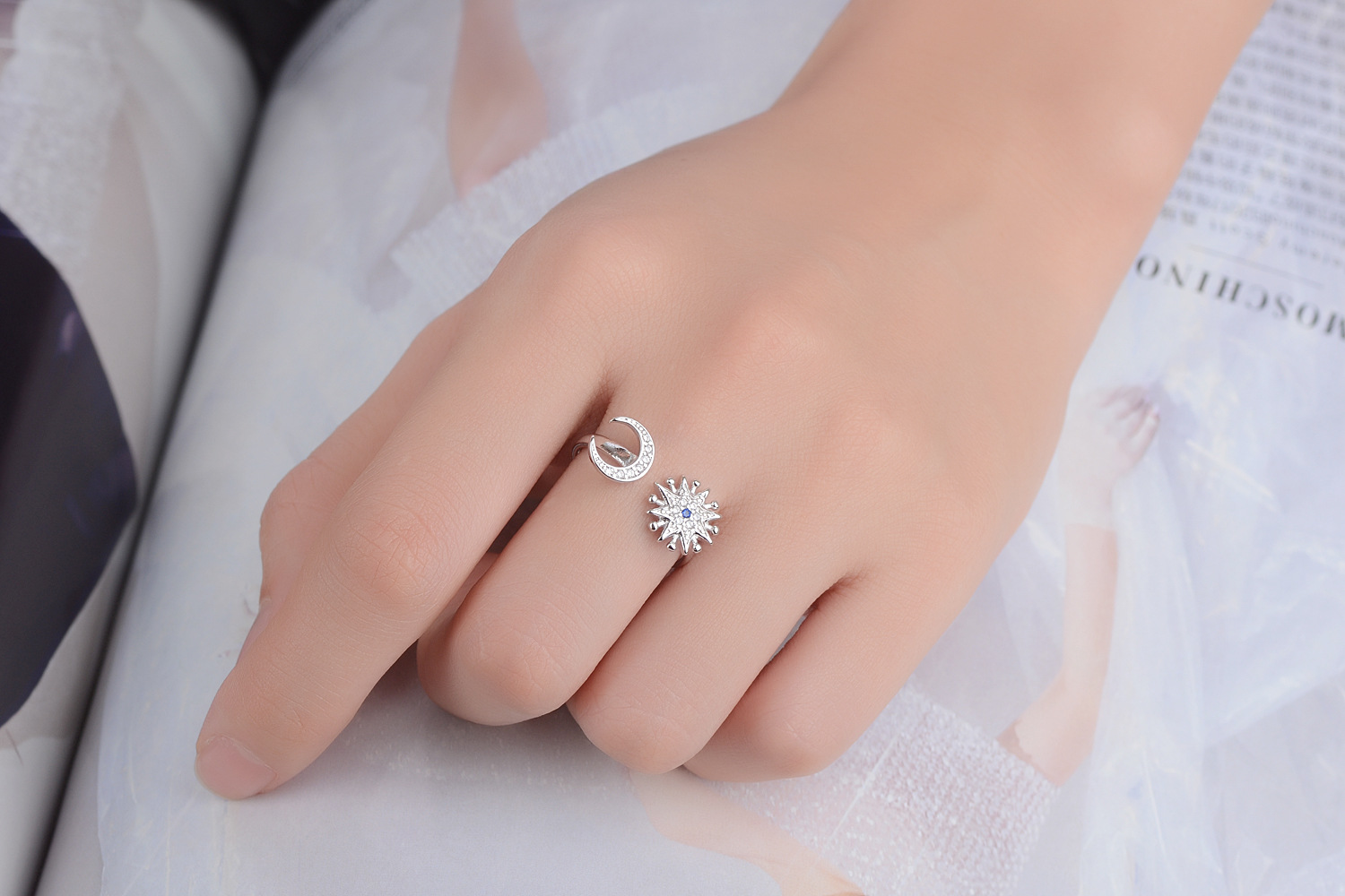 Copper White Gold Plated Simple Style Classic Style Commute Inlay Star Moon Zircon Open Rings display picture 6
