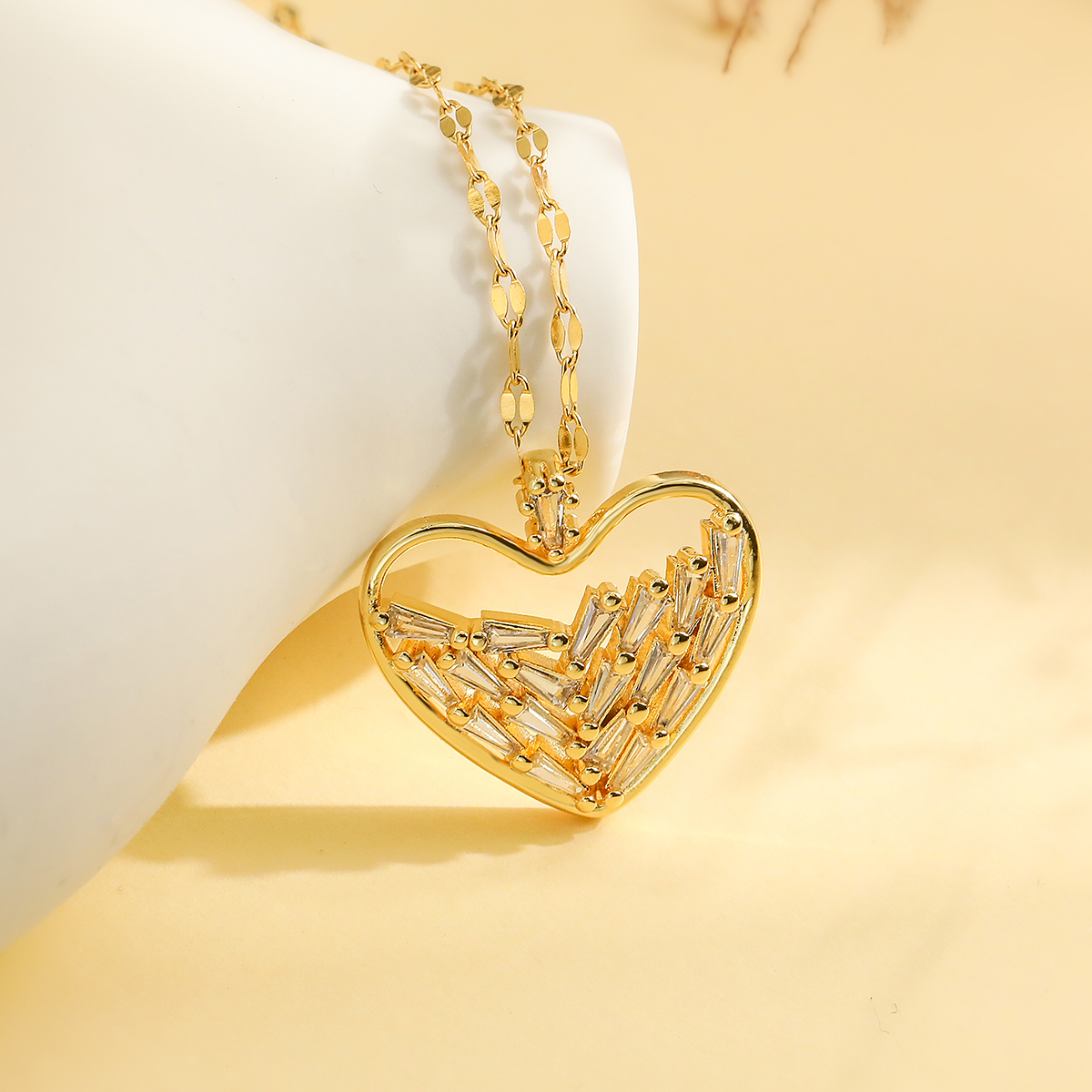 Einfacher Stil Geometrisch Herzform Kupfer 18 Karat Vergoldet Zirkon Halskette Mit Anhänger In Masse display picture 6