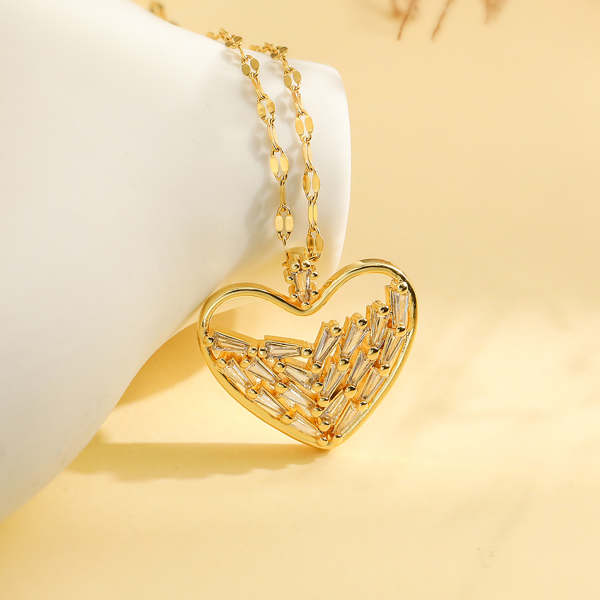 Simple Style Geometric Heart Shape Copper 18k Gold Plated Zircon Pendant Necklace In Bulk display picture 6