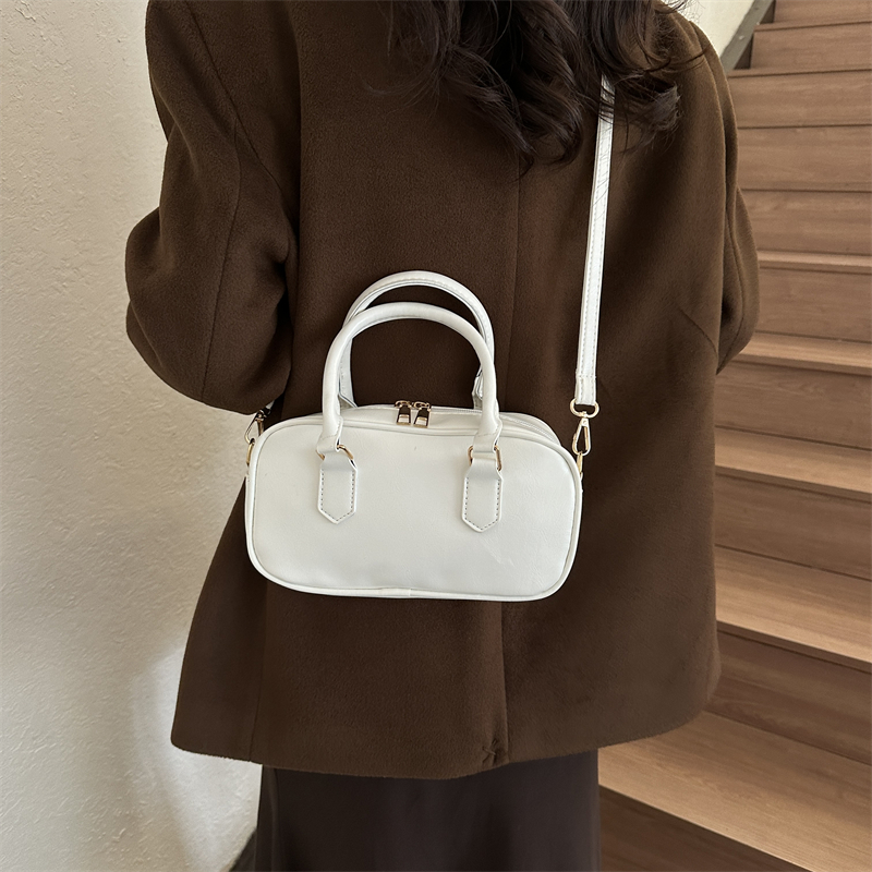 Women's Pu Leather Solid Color Elegant Oval Zipper Handbag display picture 1