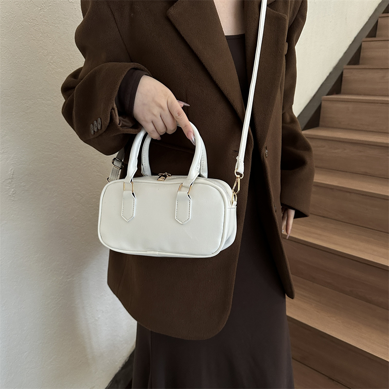 Women's Pu Leather Solid Color Elegant Oval Zipper Handbag display picture 5