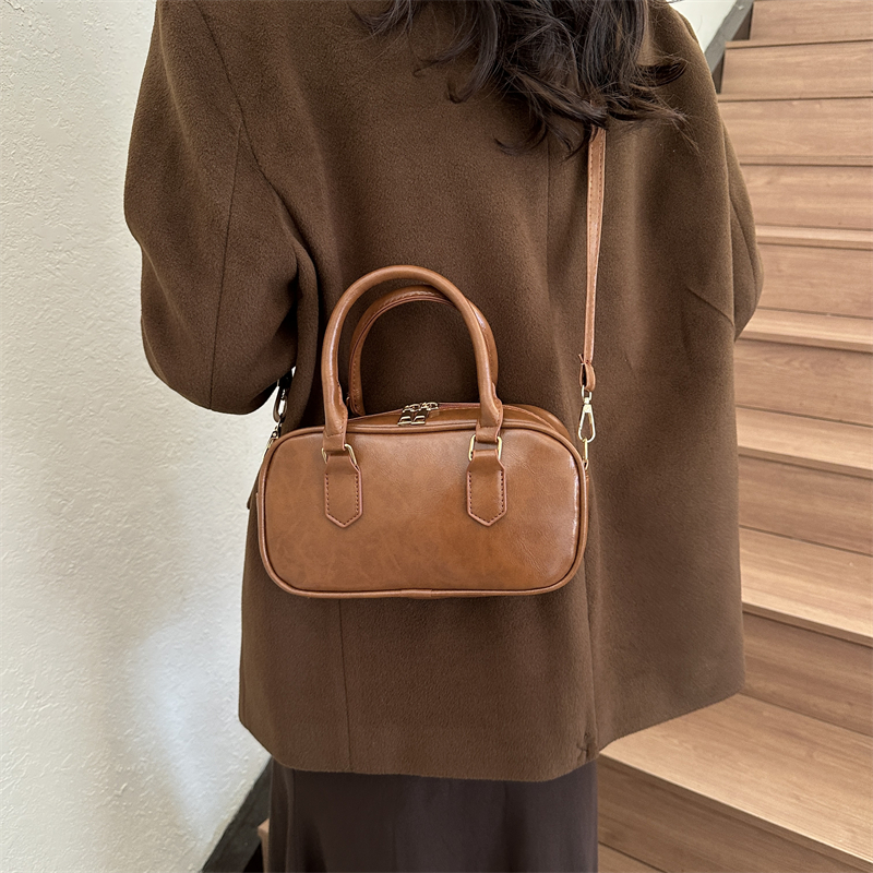Women's Pu Leather Solid Color Elegant Oval Zipper Handbag display picture 7