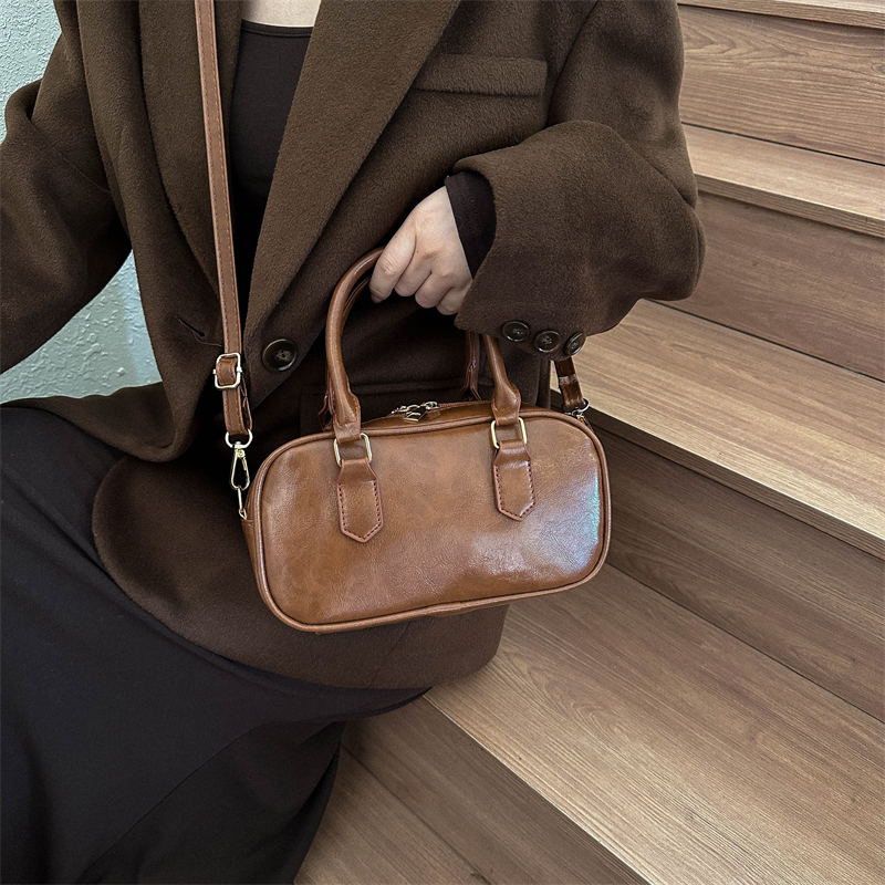 Women's Pu Leather Solid Color Elegant Oval Zipper Handbag display picture 4
