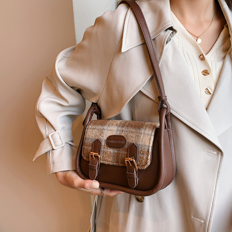 Women's Woolen Plaid Vintage Style Square Flip Cover Shoulder Bag display picture 3