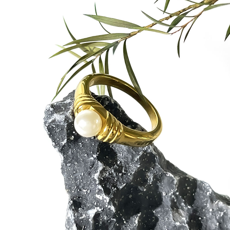 Französische Art Einfacher Stil Einfarbig Rostfreier Stahl Überzug Inlay Künstliche Perlen 18 Karat Vergoldet Ringe display picture 5