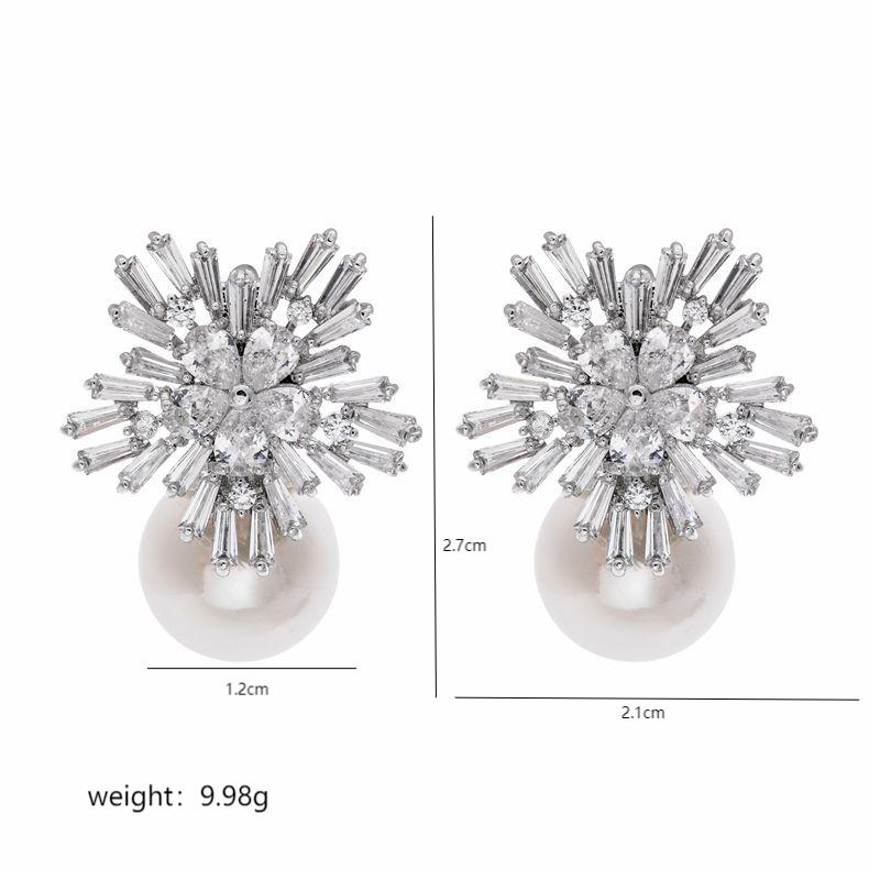 1 Par Elegante Copo De Nieve Embutido Cobre Perlas Artificiales Circón Pendientes display picture 1
