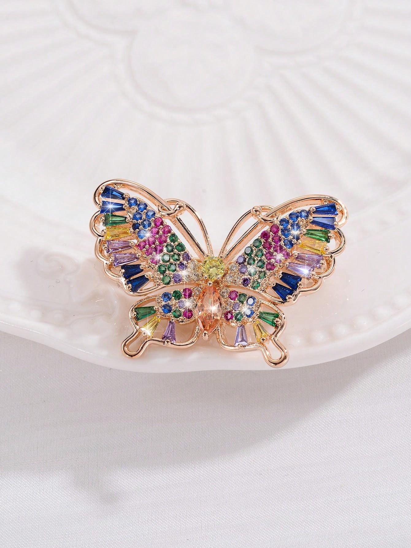 Elegant Vacation Shiny Butterfly Copper Plating Hollow Out Inlay Zircon Women's Brooches 1 Piece display picture 5