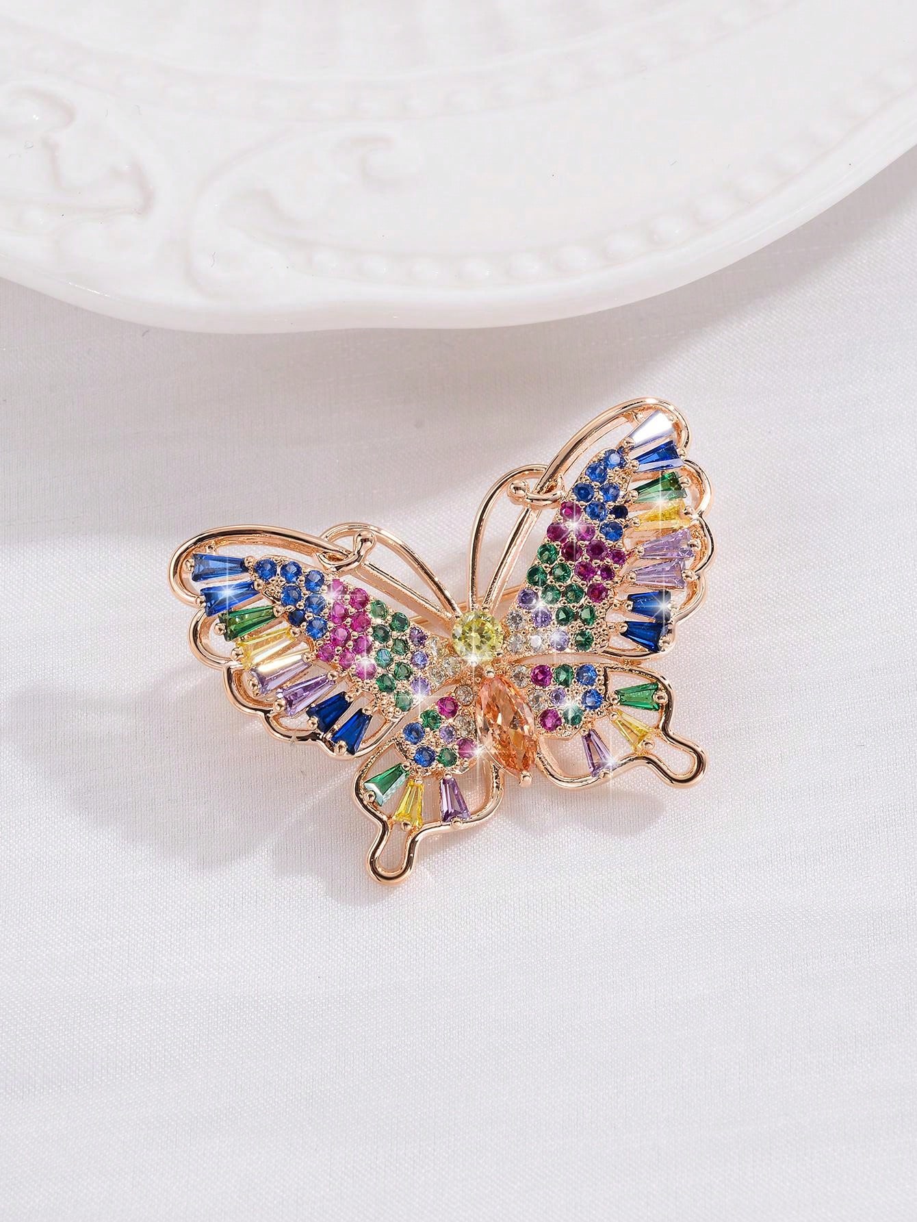 Elegante Vacaciones Brillante Mariposa Cobre Enchapado Ahuecar Embutido Circón Mujeres Broches 1 Pieza display picture 1