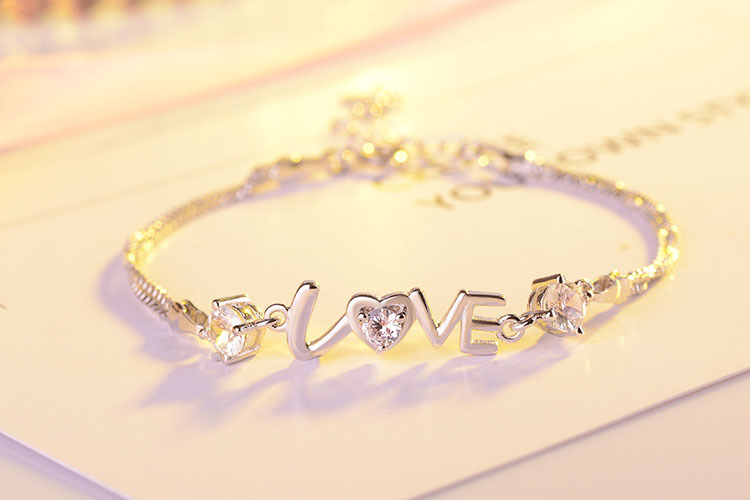 Wholesale Fairy Style Elegant Lady Letter Heart Shape Copper Inlay White Gold Plated Zircon Bracelets display picture 3