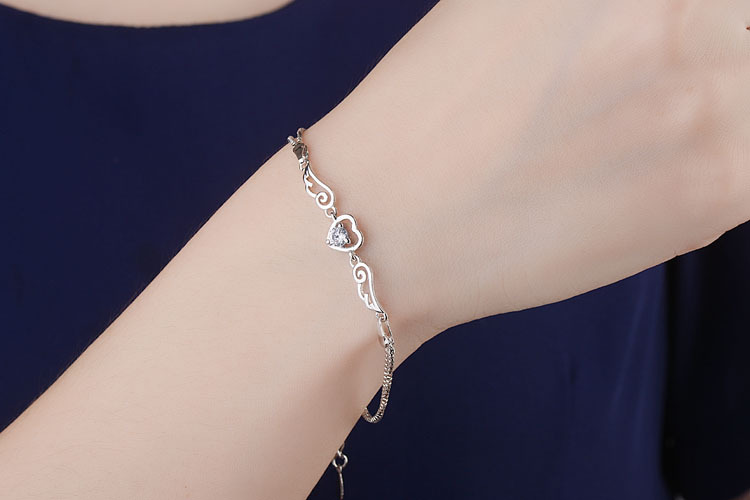 Elegant Luxurious Heart Shape Copper Inlay Zircon White Gold Plated Bracelets display picture 5