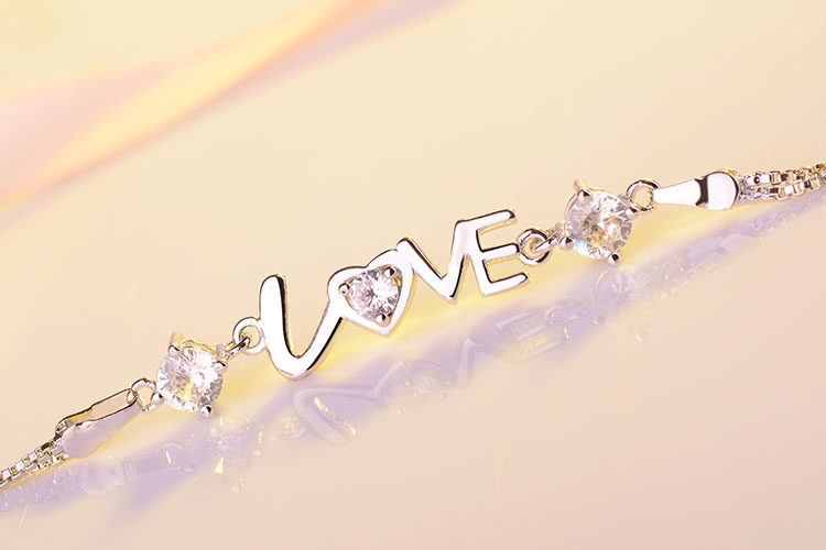 Wholesale Fairy Style Elegant Lady Letter Heart Shape Copper Inlay White Gold Plated Zircon Bracelets display picture 7