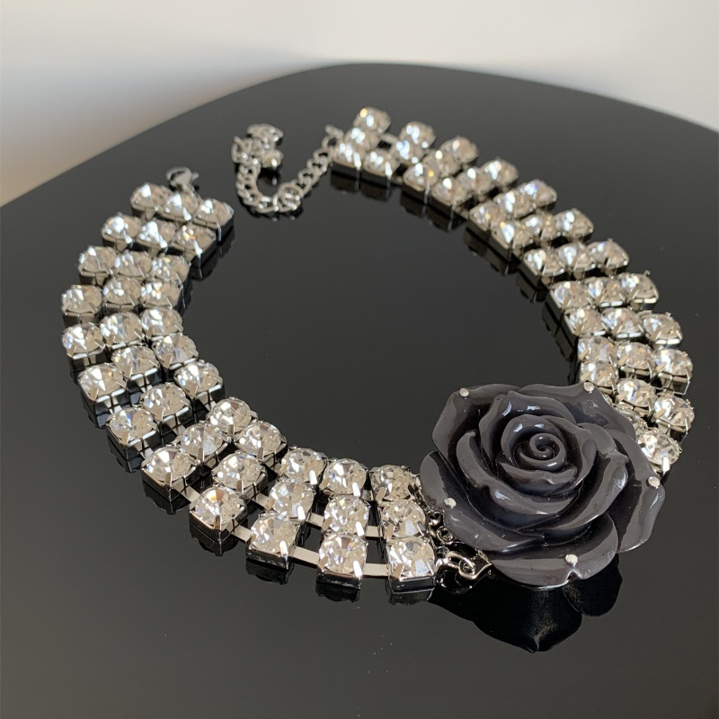 Elegant Luxurious Rose Alloy Plating Inlay Acrylic Rhinestones Silver Plated Women's Choker display picture 7