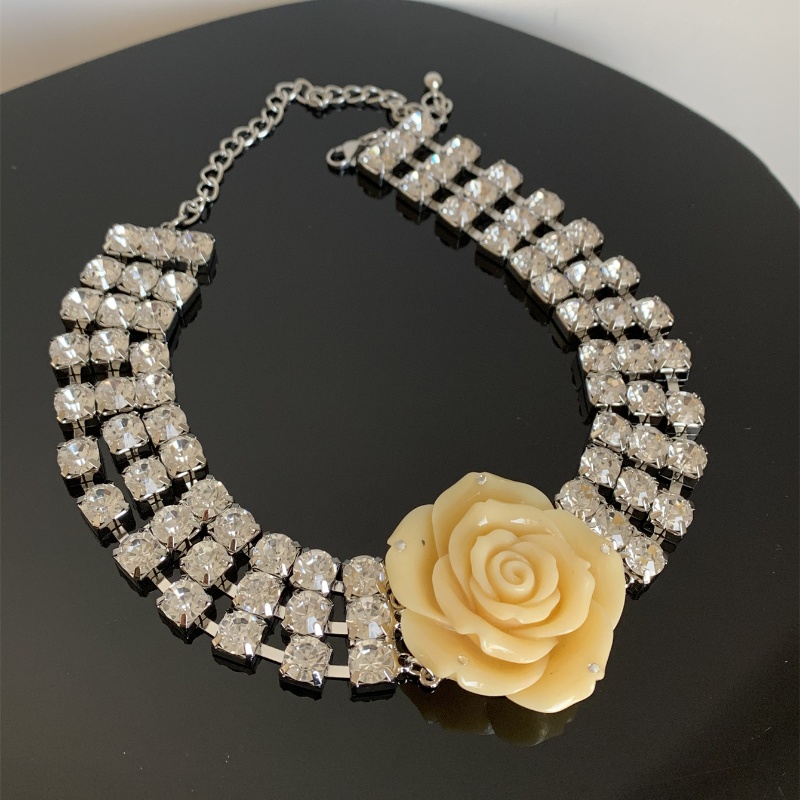 Elegant Luxurious Rose Alloy Plating Inlay Acrylic Rhinestones Silver Plated Women's Choker display picture 10
