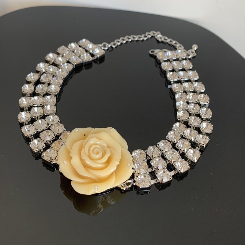 Elegant Luxurious Rose Alloy Plating Inlay Acrylic Rhinestones Silver Plated Women's Choker display picture 11