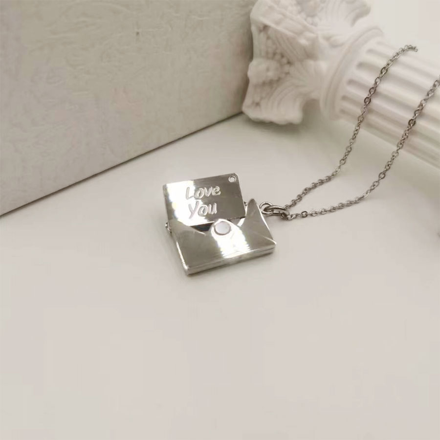 Simple Style Envelope Stainless Steel Pendant Necklace display picture 1