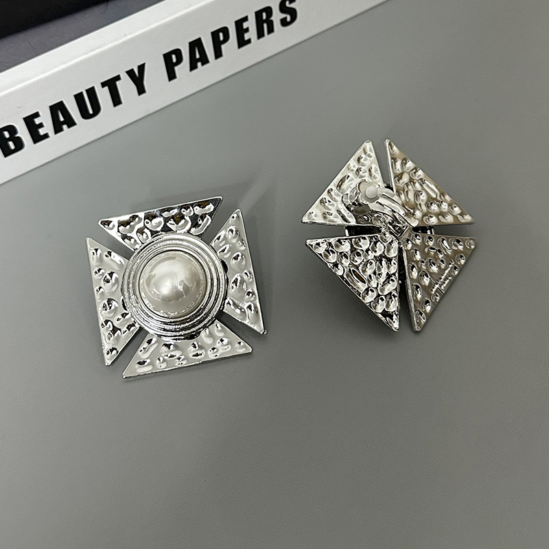 1 Pair Retro French Style Square Inlay Alloy Artificial Pearls Ear Studs display picture 10