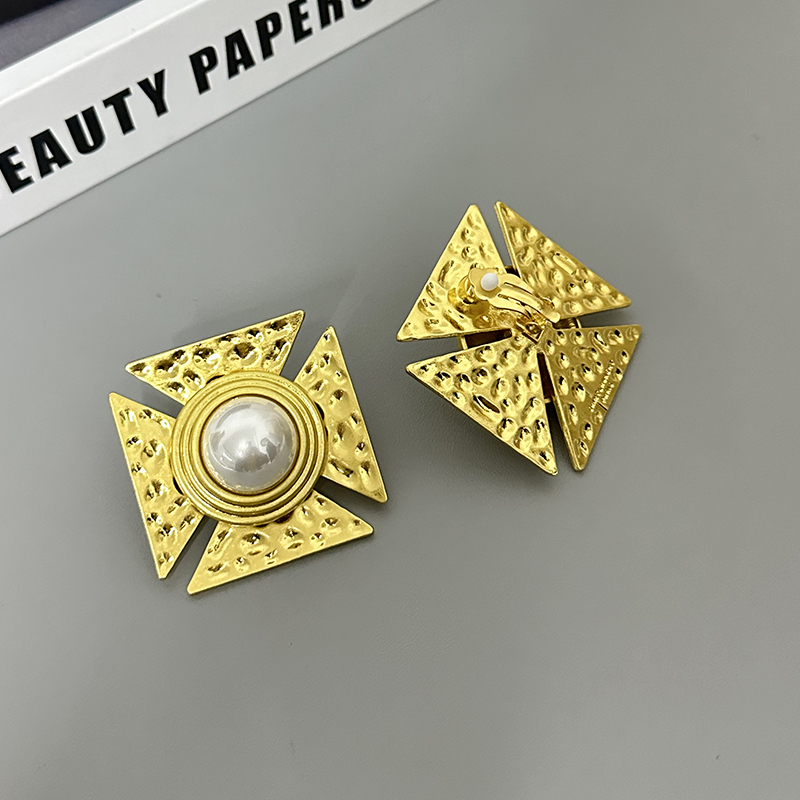 1 Pair Retro French Style Square Inlay Alloy Artificial Pearls Ear Studs display picture 11