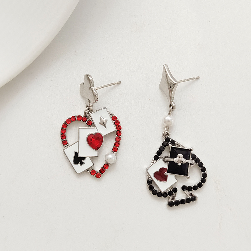 1 Pair Original Design Poker Heart Shape Asymmetrical Plating Inlay Alloy Artificial Pearls Gem Glass Drop Earrings display picture 3