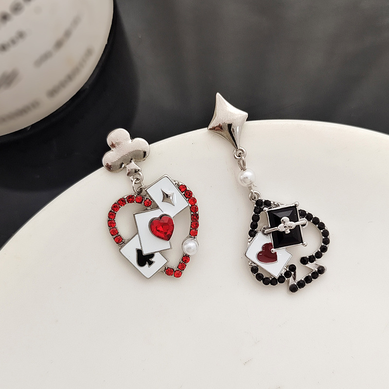 1 Pair Original Design Poker Heart Shape Asymmetrical Plating Inlay Alloy Artificial Pearls Gem Glass Drop Earrings display picture 5