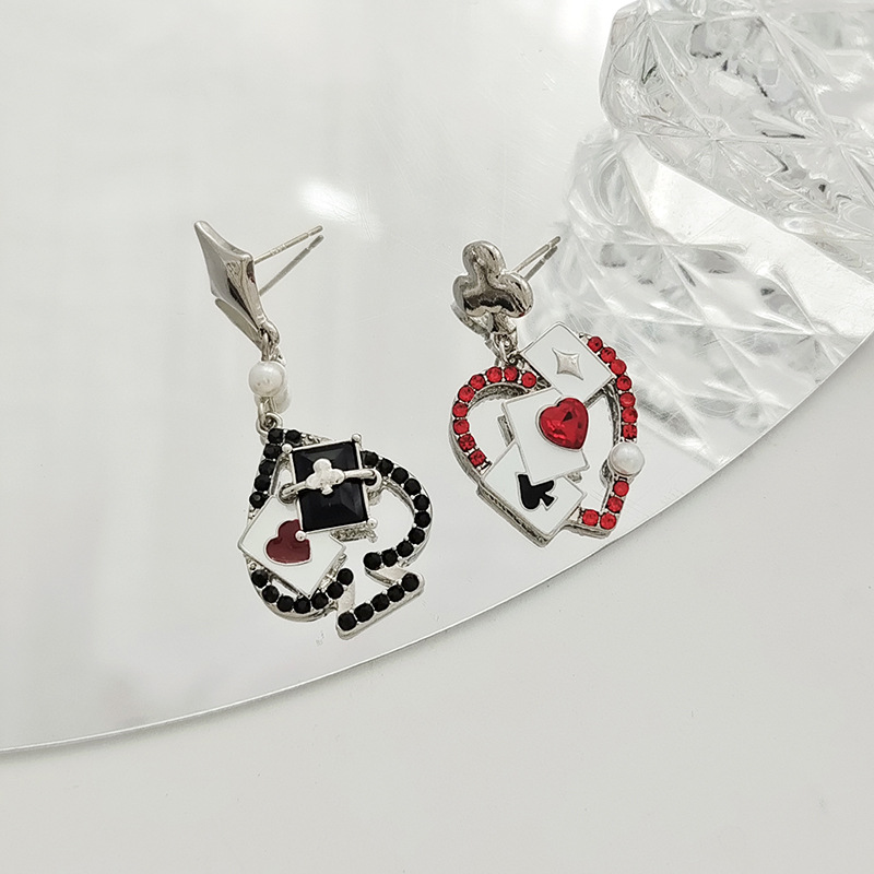 1 Pair Original Design Poker Heart Shape Asymmetrical Plating Inlay Alloy Artificial Pearls Gem Glass Drop Earrings display picture 7