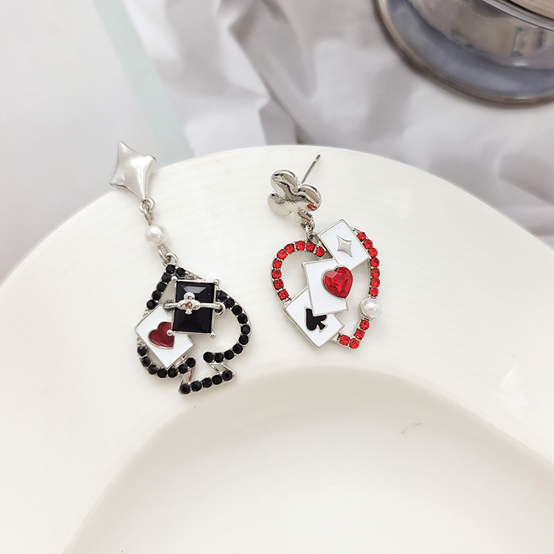 1 Pair Original Design Poker Heart Shape Asymmetrical Plating Inlay Alloy Artificial Pearls Gem Glass Drop Earrings display picture 9