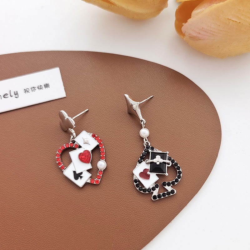 1 Pair Original Design Poker Heart Shape Asymmetrical Plating Inlay Alloy Artificial Pearls Gem Glass Drop Earrings display picture 11