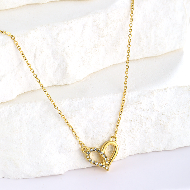 Stainless Steel Elegant Plating Inlay Heart Shape Solid Color Artificial Diamond Pendant Necklace display picture 5