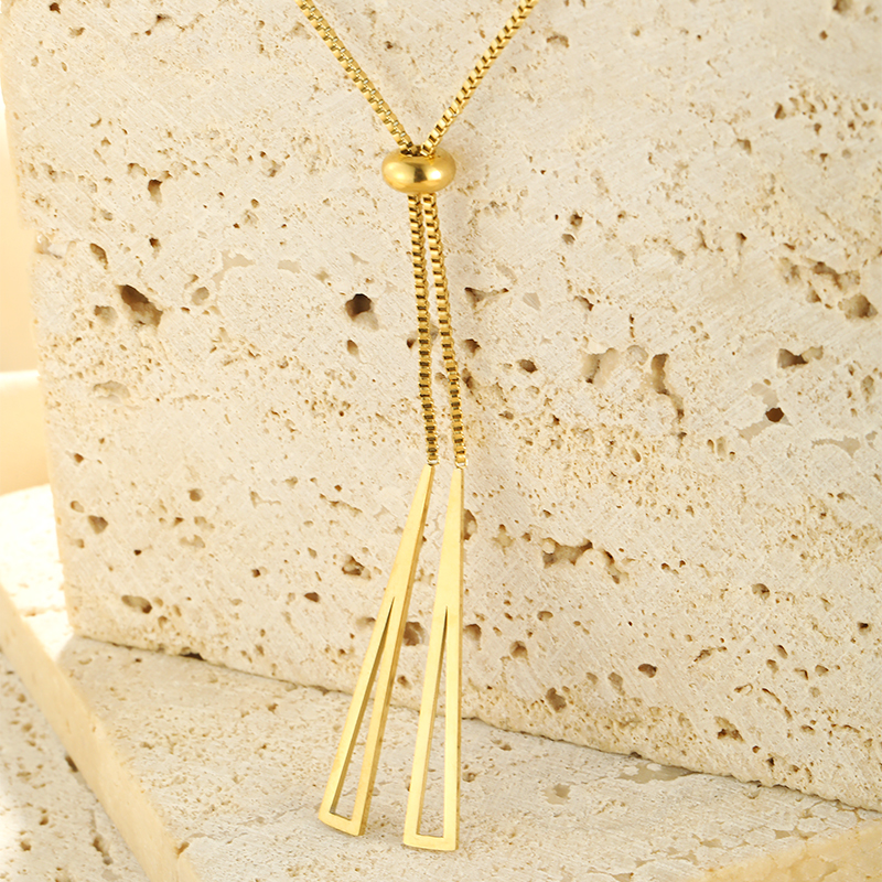 Stainless Steel Elegant Plating Solid Color Pendant Necklace display picture 12