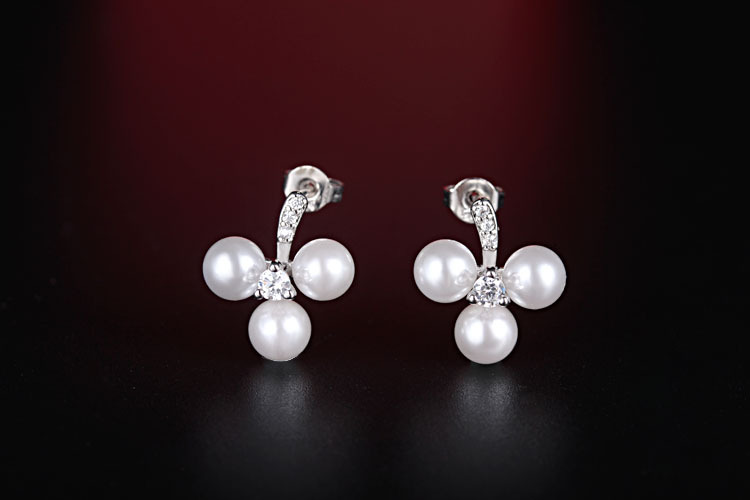 1 Pair Simple Style Round Plating Inlay Copper Artificial Pearls Zircon White Gold Plated Ear Studs display picture 1