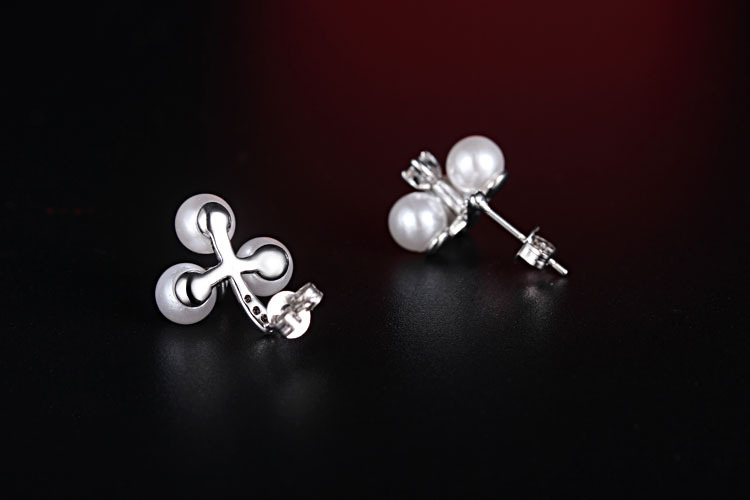 1 Pair Simple Style Round Plating Inlay Copper Artificial Pearls Zircon White Gold Plated Ear Studs display picture 3