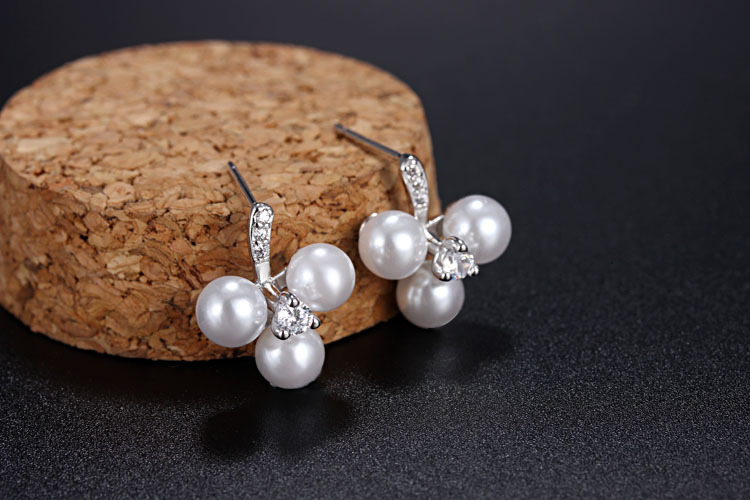 1 Pair Simple Style Round Plating Inlay Copper Artificial Pearls Zircon White Gold Plated Ear Studs display picture 4