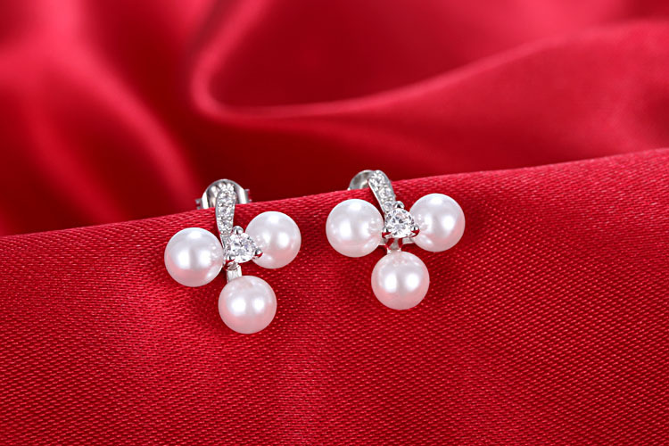 1 Pair Simple Style Round Plating Inlay Copper Artificial Pearls Zircon White Gold Plated Ear Studs display picture 5
