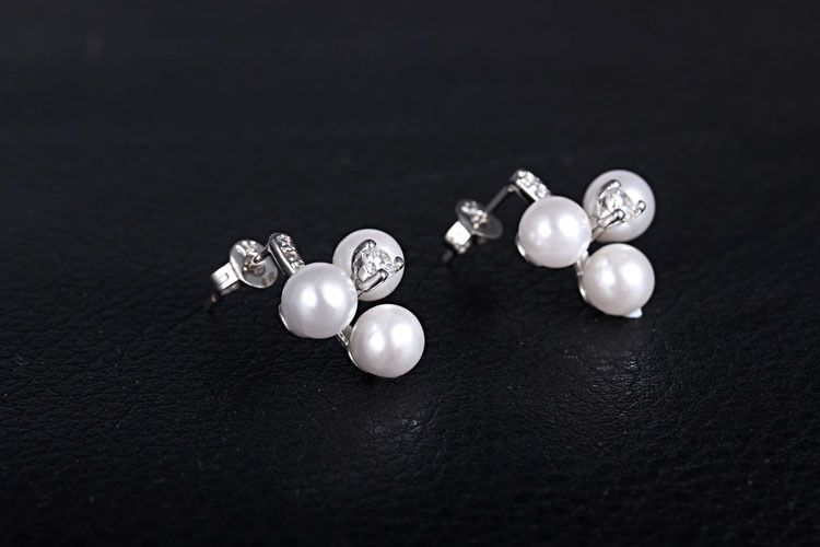 1 Pair Simple Style Round Plating Inlay Copper Artificial Pearls Zircon White Gold Plated Ear Studs display picture 6