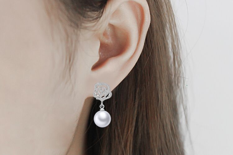 1 Pair Ig Style Flower Plating Hollow Out Inlay Copper Pearl White Gold Plated Drop Earrings display picture 2