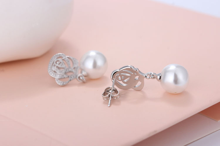 1 Pair Ig Style Flower Plating Hollow Out Inlay Copper Pearl White Gold Plated Drop Earrings display picture 5
