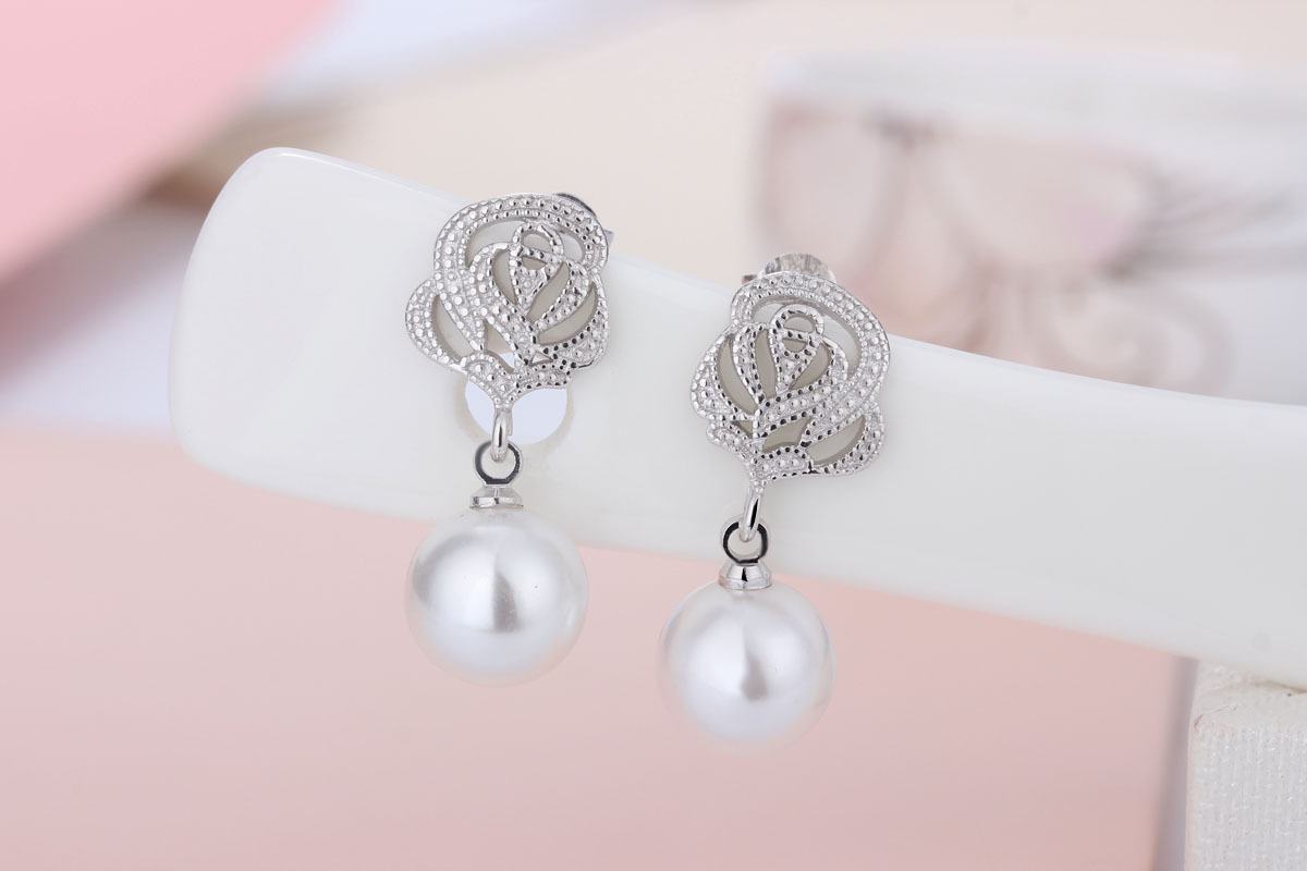 1 Pair Ig Style Flower Plating Hollow Out Inlay Copper Pearl White Gold Plated Drop Earrings display picture 8