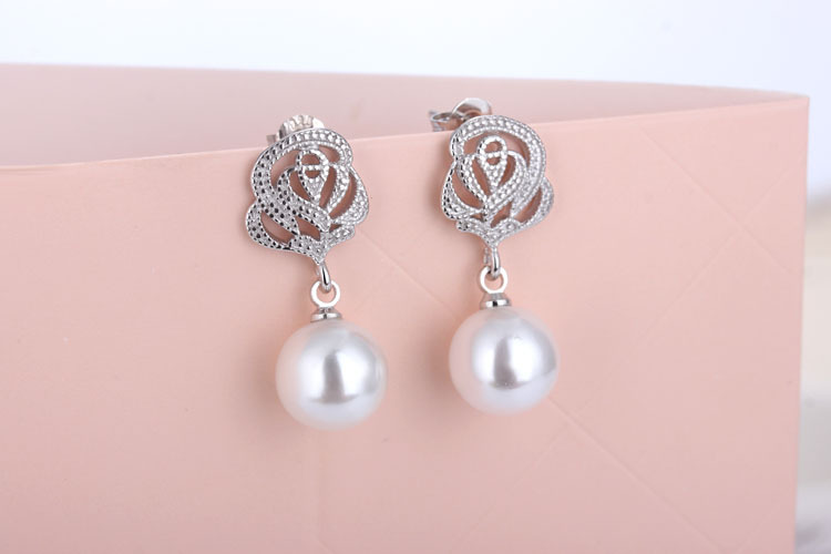 1 Pair Ig Style Flower Plating Hollow Out Inlay Copper Pearl White Gold Plated Drop Earrings display picture 9