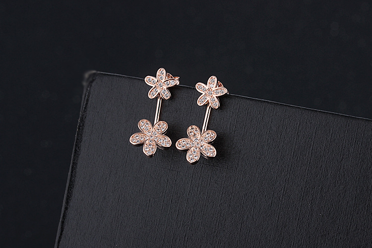 1 Pair Sweet Shiny Flower Inlay Copper Zircon Ear Studs display picture 4