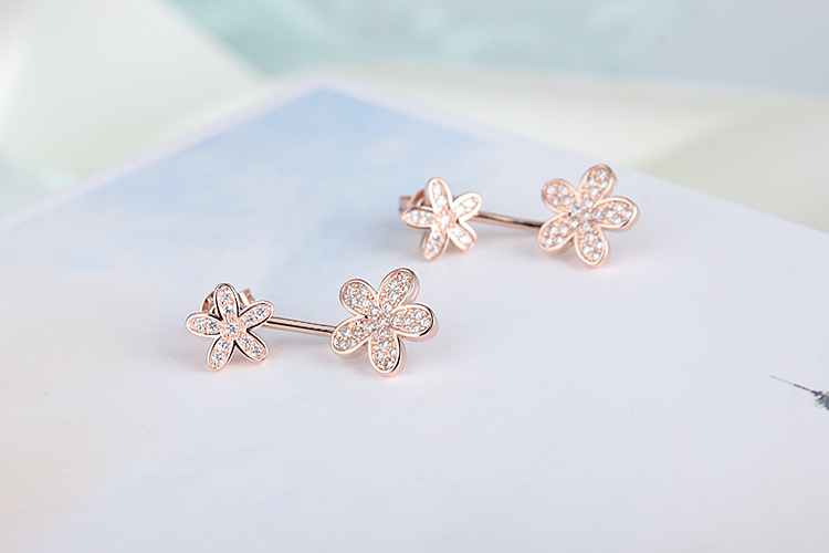 1 Pair Sweet Shiny Flower Inlay Copper Zircon Ear Studs display picture 5